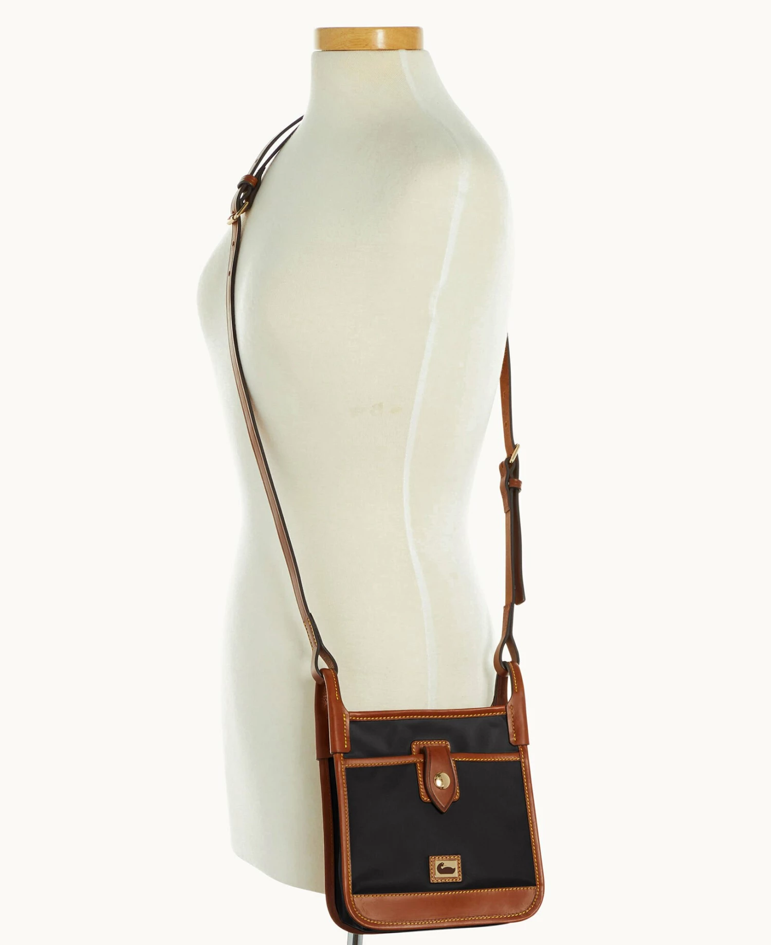 Wayfarer Letter Carrier Black Wayfarer Letter Carrier Black -Florentine Shop B1747G WWBLLSKR ALT4 1