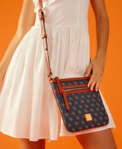 Gretta Letter Carrier Bordeaux 6 Gretta Letter Carrier Bordeaux -Florentine Shop BGRET2722 ILD lifestyle 1