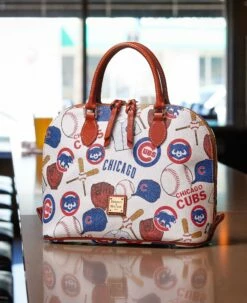 MLB Cubs Zip Zip Satchel CUBS 6 MLB Cubs Zip Zip Satchel CUBS -Florentine Shop BNGCB2343 ILD lifestyle 1