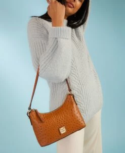 Ostrich Baguette Black -Florentine Shop BOSTR2324 ILD lifestyle 1