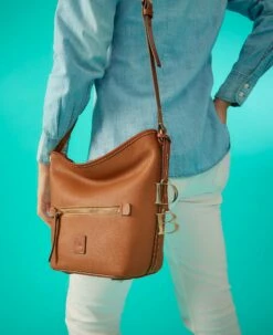 Pebble Grain Zip Sac Wine 6 Pebble Grain Zip Sac Wine -Florentine Shop BPEBC1972 ILD lifestyle 1