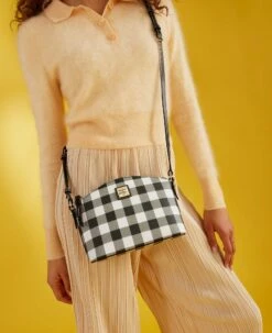 Tucker Suki Crossbody Black -Florentine Shop BTUCK1696 ILD lifestyle 1