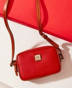 Pebble Grain Camera Crossbody Caramel -Florentine Shop R1318 ILD lifestyle 1