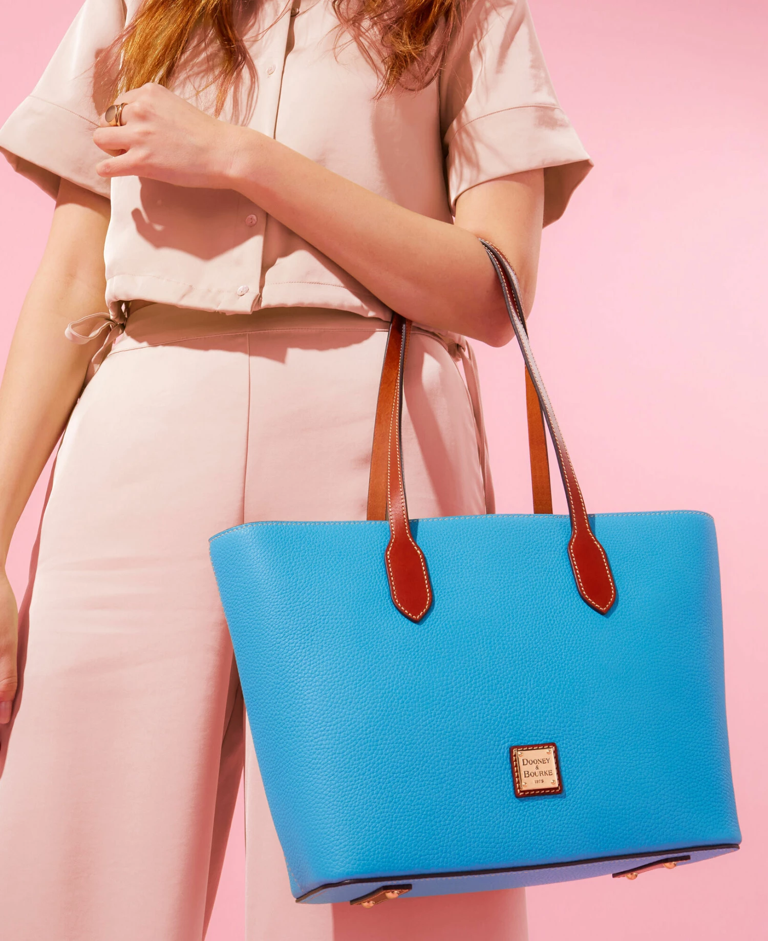 Pebble Grain Tote Caramel Pebble Grain Tote Caramel -Florentine Shop R2320 ILD lifestyle