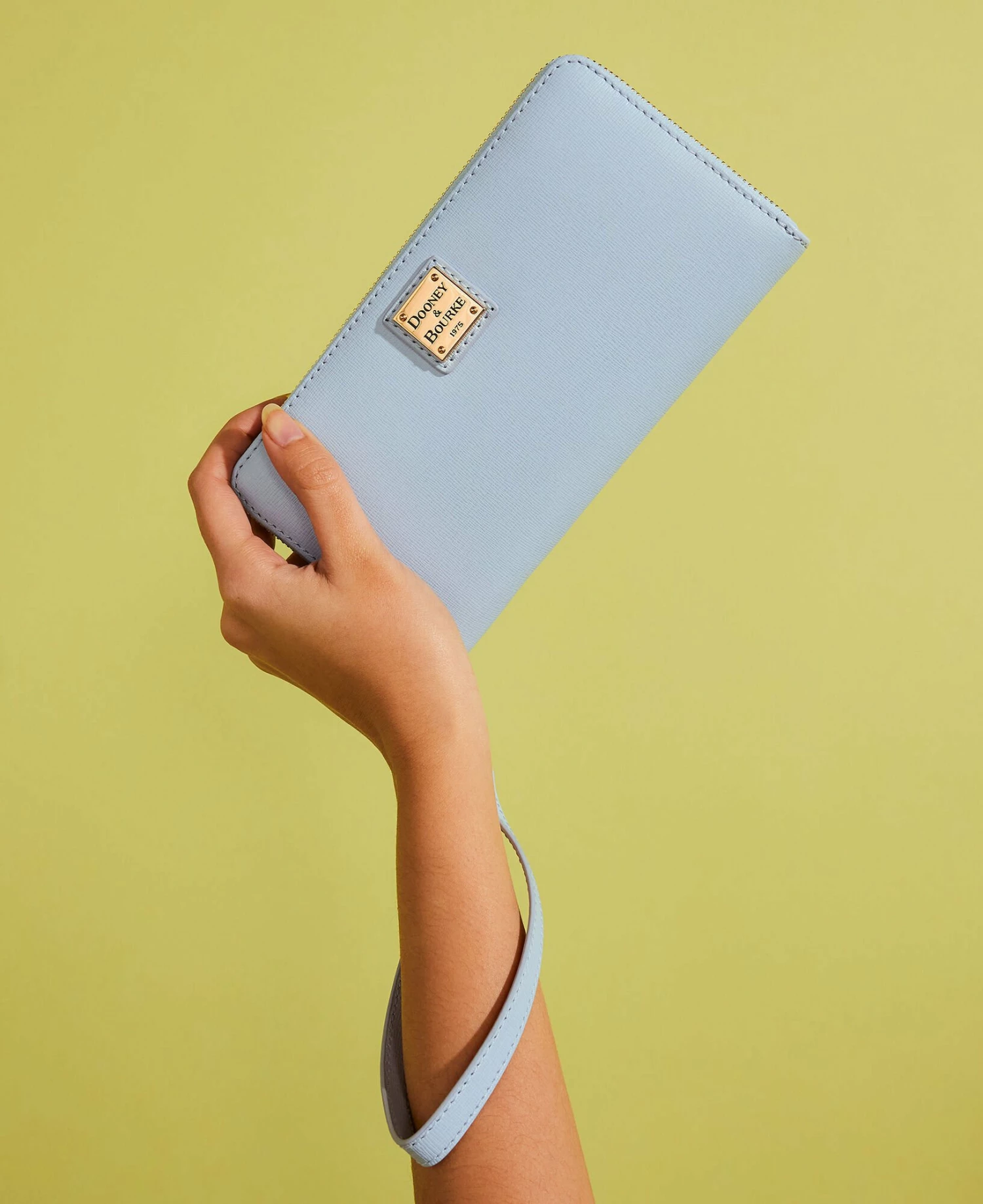 Saffiano Large Zip Around Wristlet Glacier Blue Saffiano Large Zip Around Wristlet Glacier Blue -Florentine Shop W2SAF0126 ILD lifestyle 1