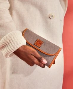 Pebble Grain Continental Clutch Blush -Florentine Shop WPEBC0507 ILD lifestyle 1